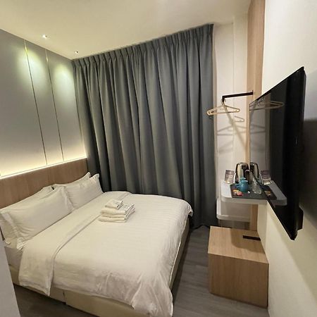 Red'S Hotel Bintulu Buitenkant foto