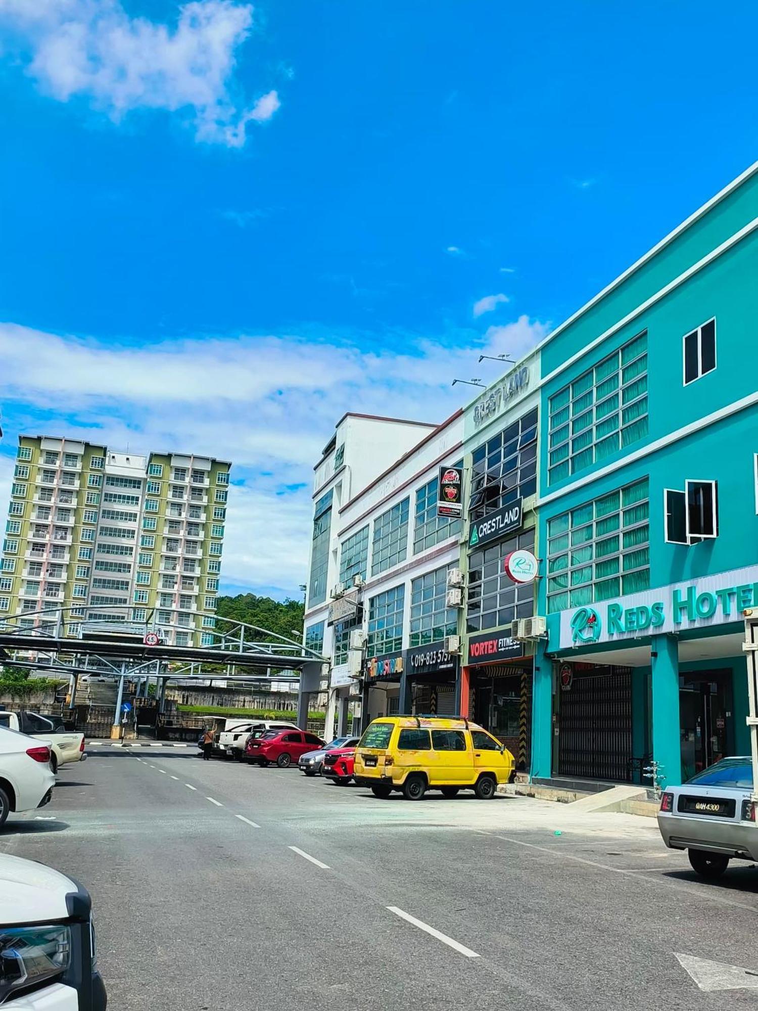 Red'S Hotel Bintulu Buitenkant foto