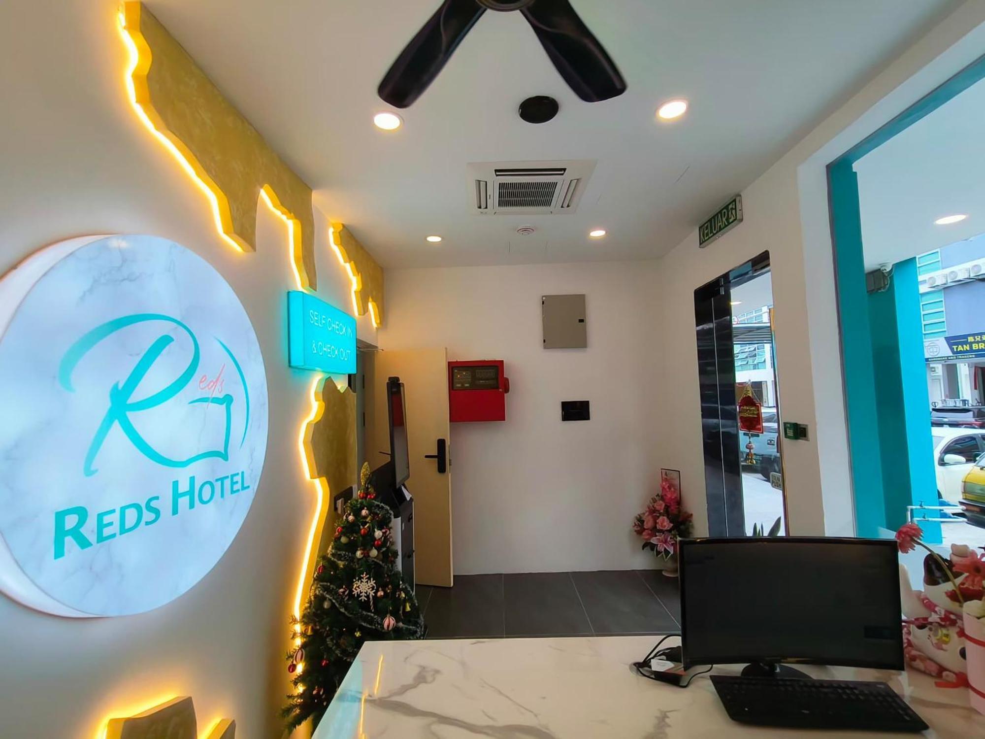 Red'S Hotel Bintulu Buitenkant foto