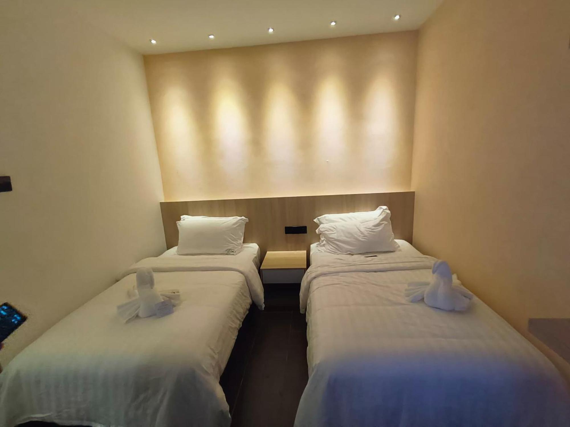Red'S Hotel Bintulu Buitenkant foto