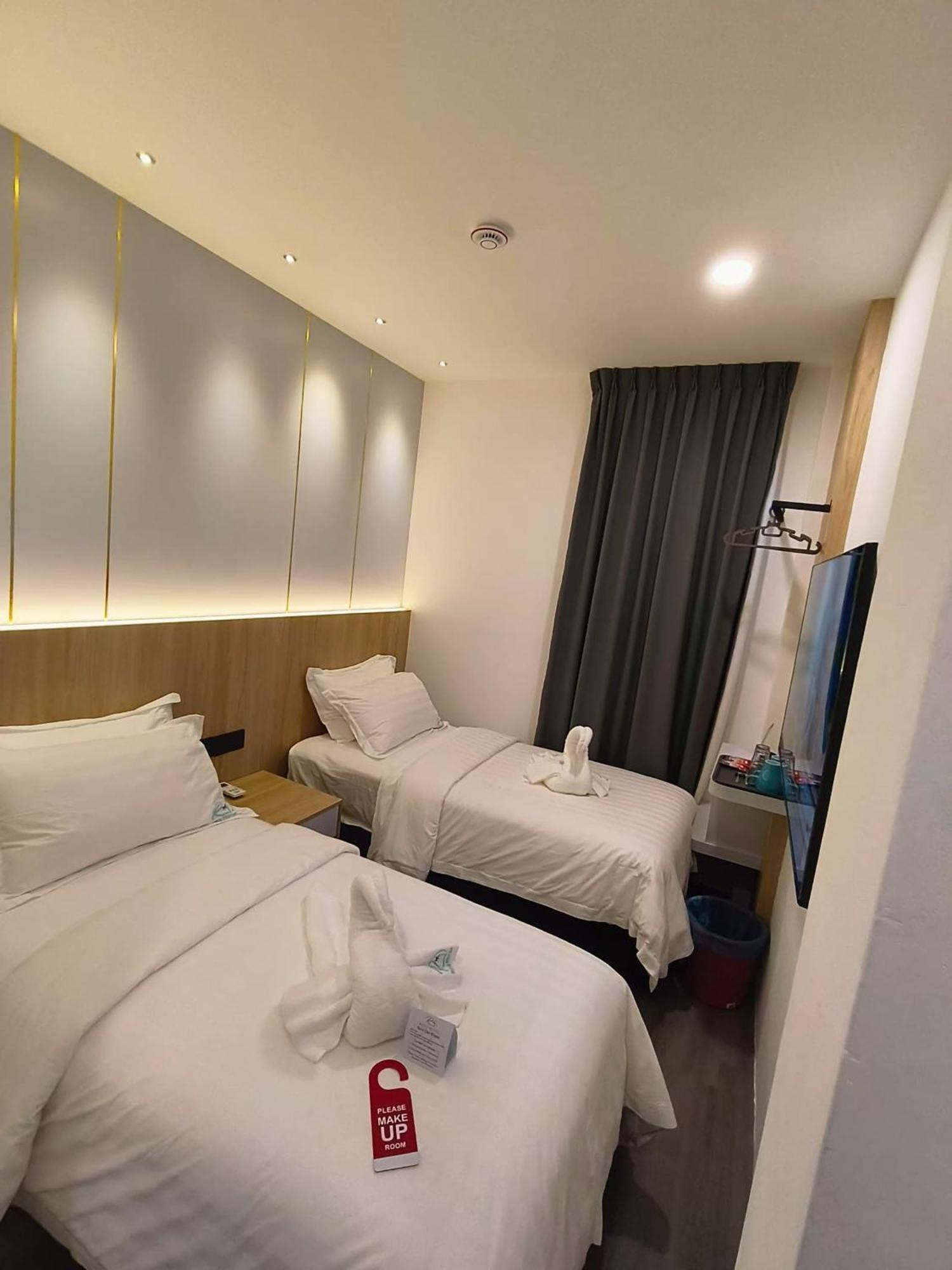 Red'S Hotel Bintulu Buitenkant foto