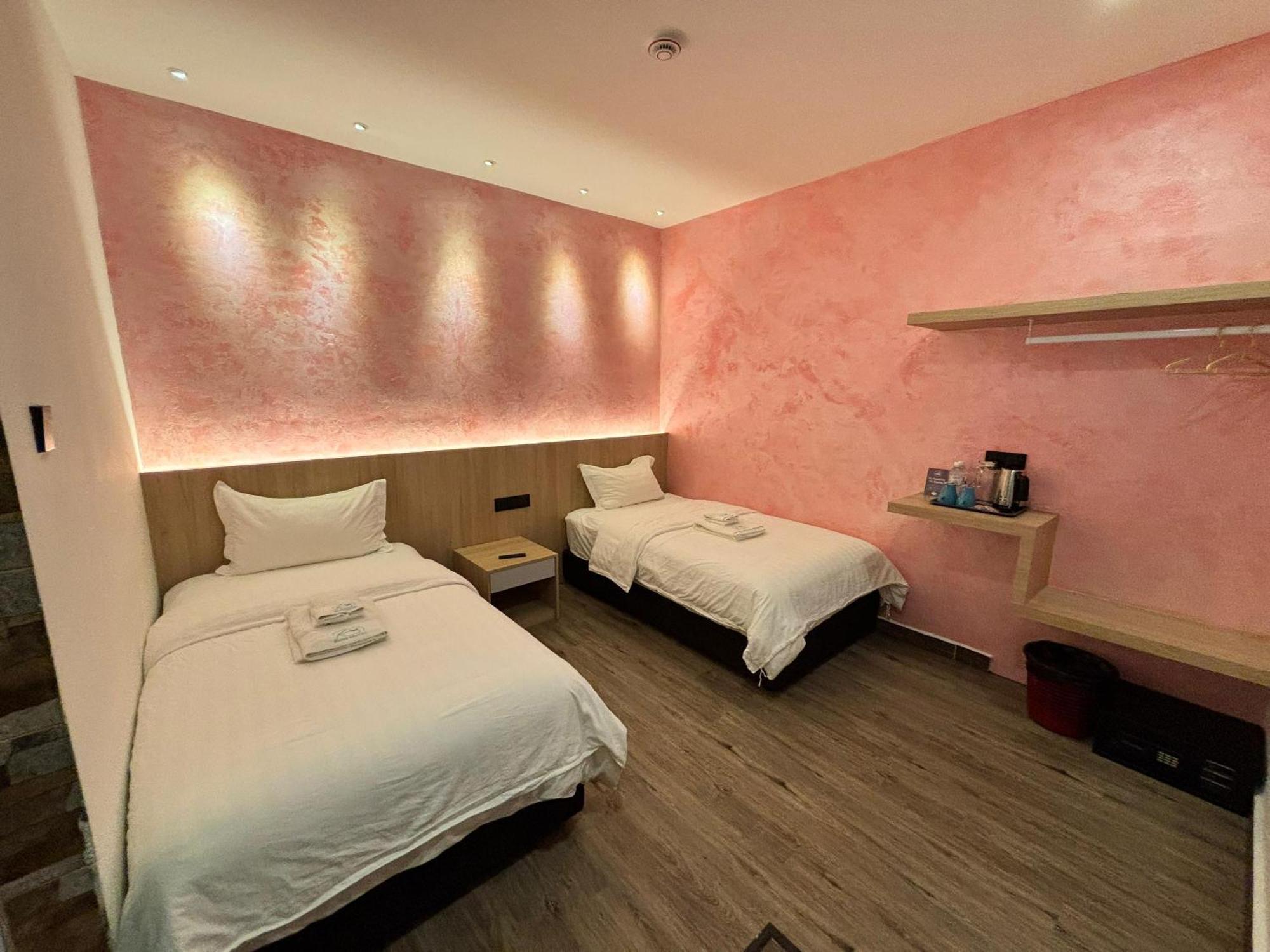 Red'S Hotel Bintulu Buitenkant foto